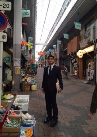 松戸市内の商店街も、以前と比べると賑わいがなくなっています。地元と行政とが一体となって商店街活性化を成功させた空堀商店街を調査しました。