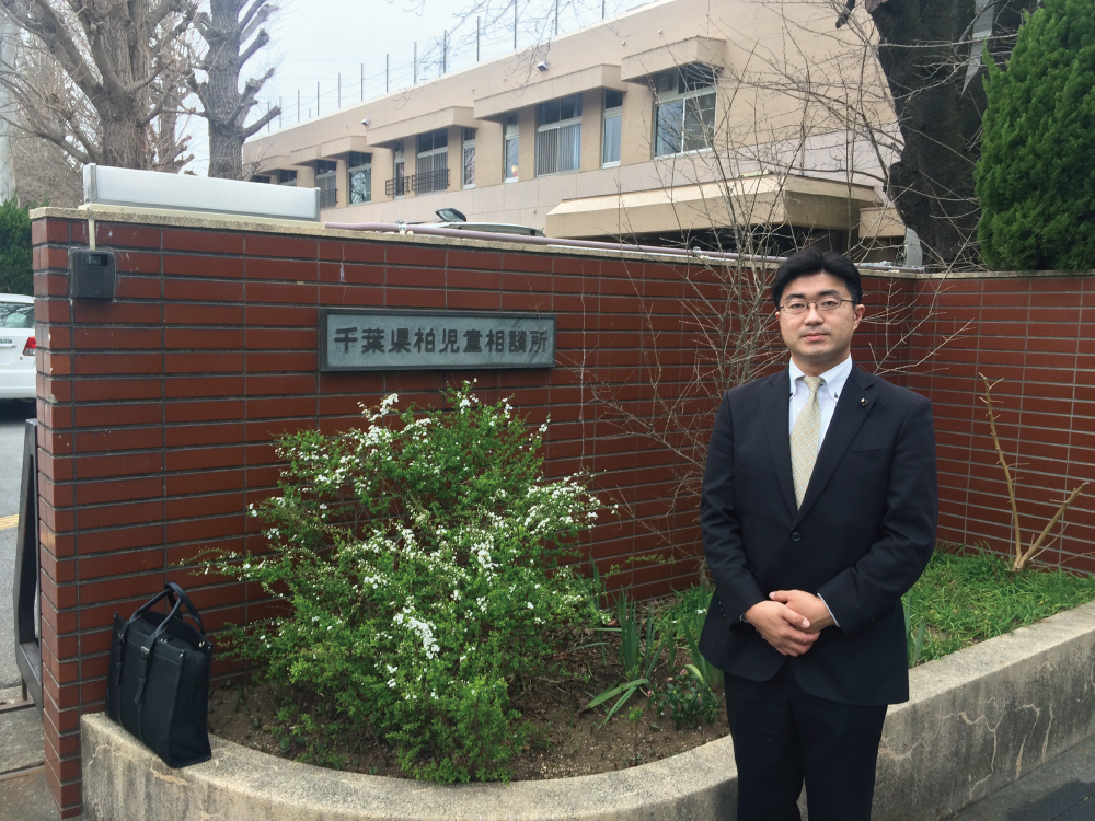 柏市にある児童相談所へ。児童虐待は大きな社会問題となっています。一方でそうした虐待を受けた児童を受け入れる児童相談所については老朽化や狭隘化が進み、人手不足も深刻な問題となっています。現場の方々から色々とご意見を頂戴しました。